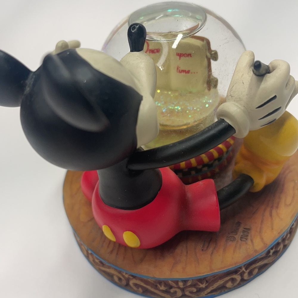 Walt Disney World - "Mickey Mouse" book in water globe - Picture 2 of 6